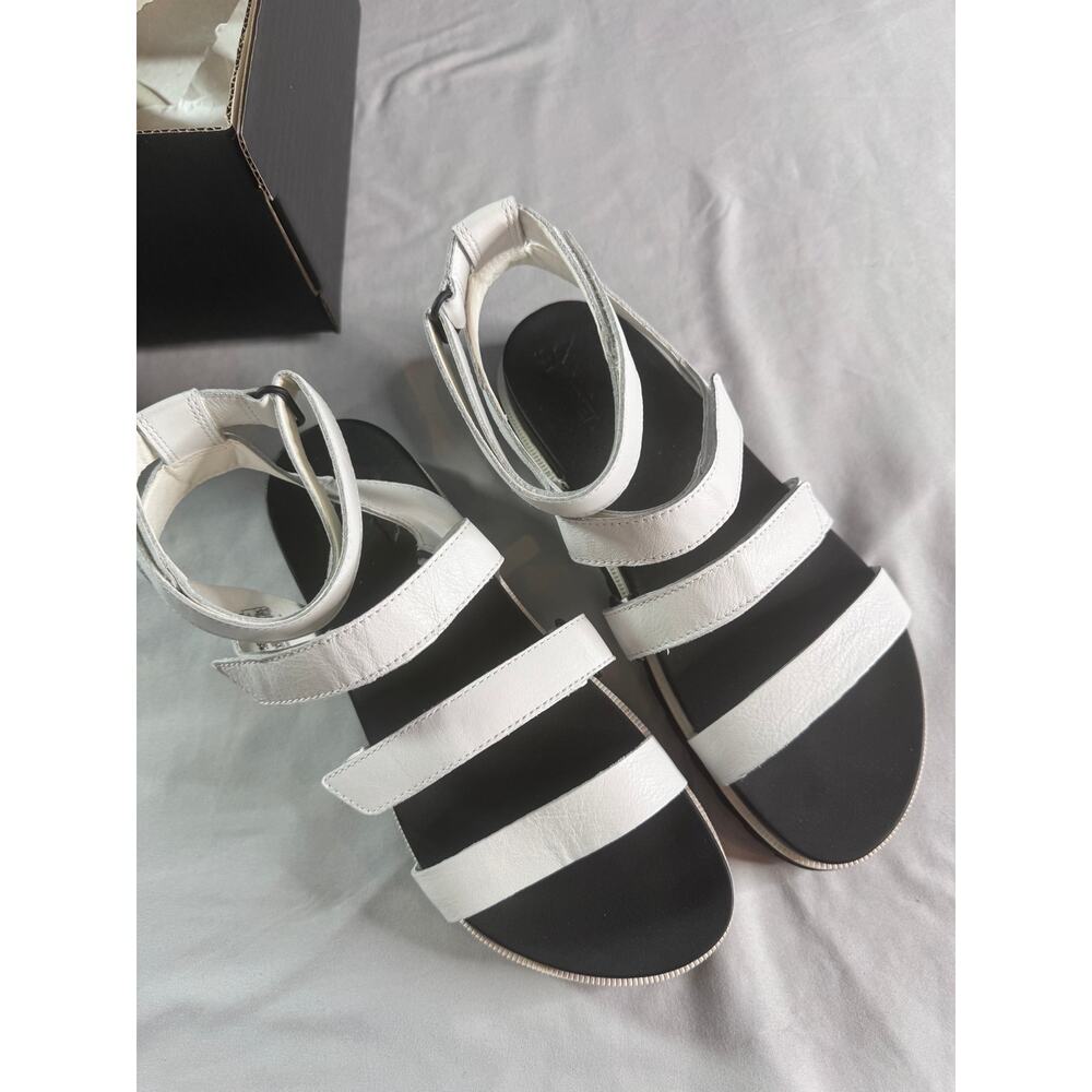 SOREL Roaming Multi Strap Sandals Womens 8.5 White Black Leather Lug Sole New - Picture 8 of 15